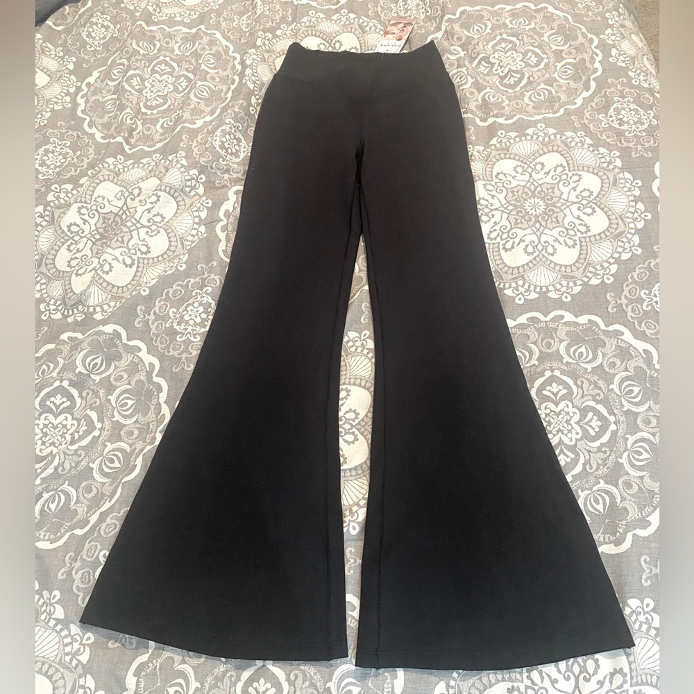 Halara, petite small, wide leg, cross top, yoga pants, black.